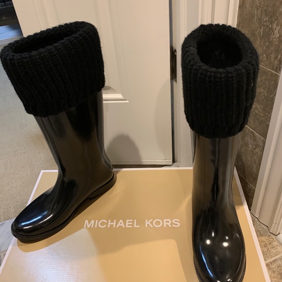 Michael Kors rain/winter boots. Size 8 - Picture 2 of 3
